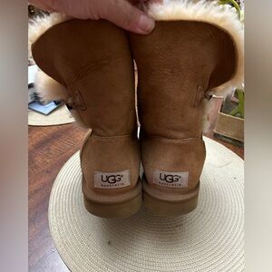 Ugg Women size W7  3/4 tan boots